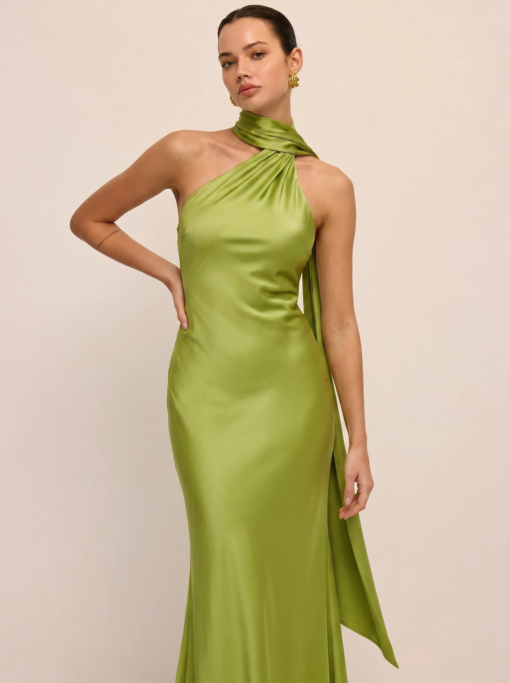 Sırtı Açık Saten Halter Elbise