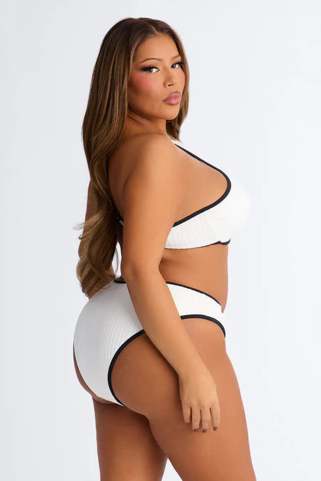 Kaitlyn asimetrik bikini