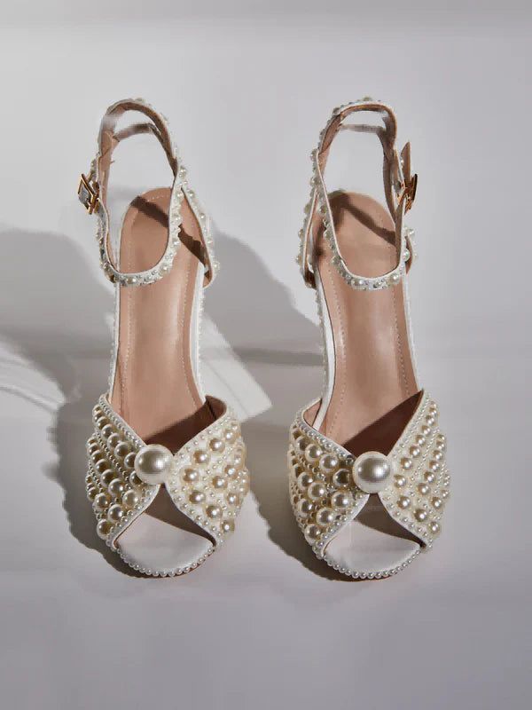 Genuine İşlemeli İnci Askılı Sandalet